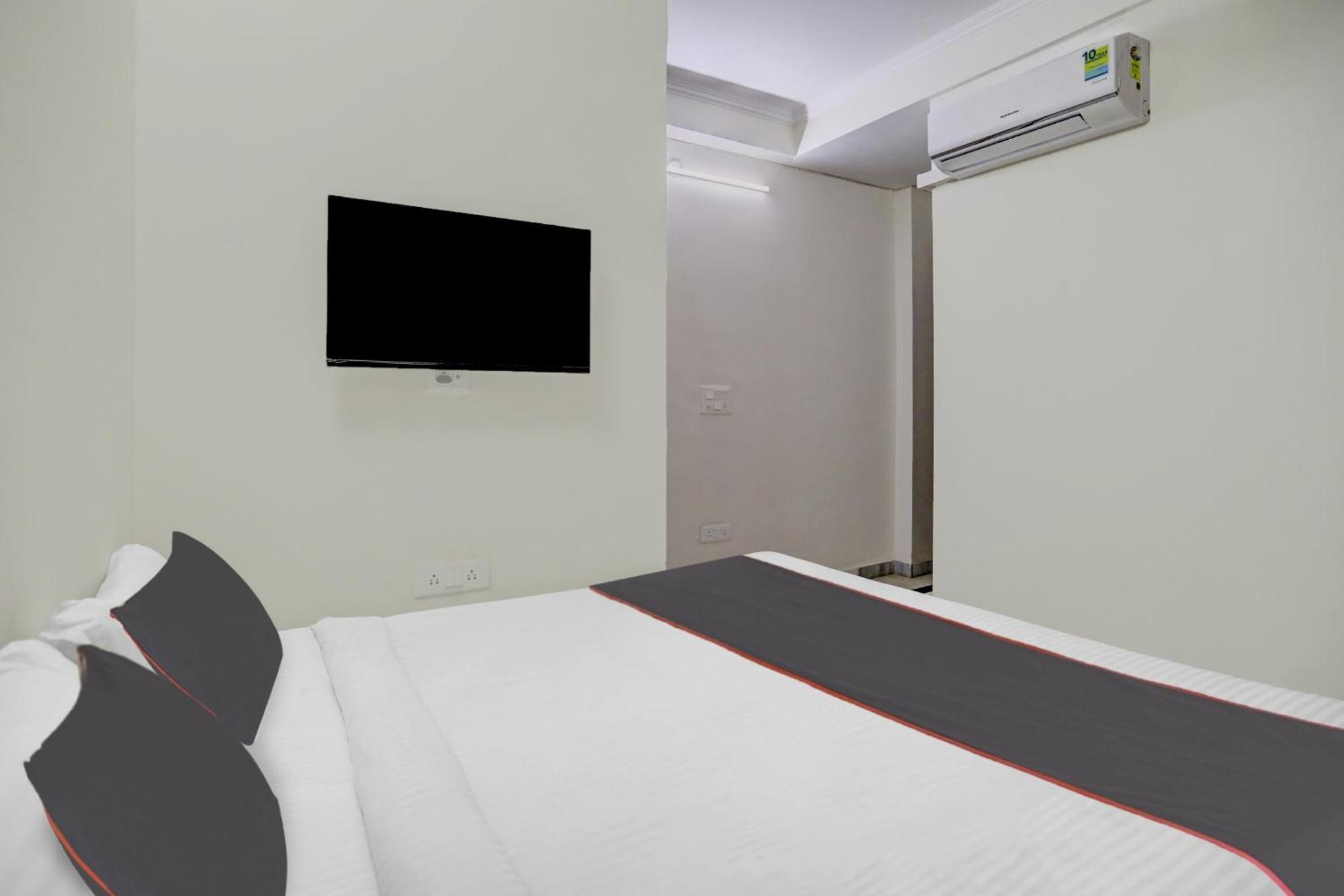 Hotel Capital O Uk House Residency Gurgáon Exteriér fotografie